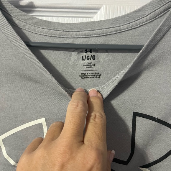 Men’s gray under armor tshirt - Picture 3 of 3